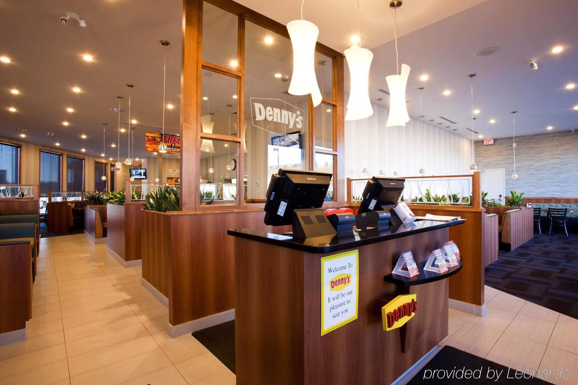 Sandman Hotel Penticton Exterior foto